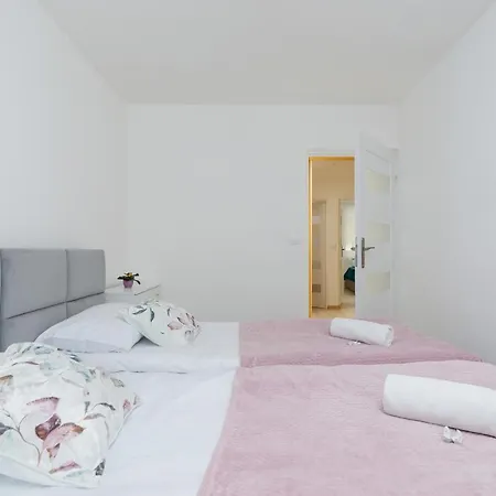 Family Droga Na Bystre By Renters Lägenhet